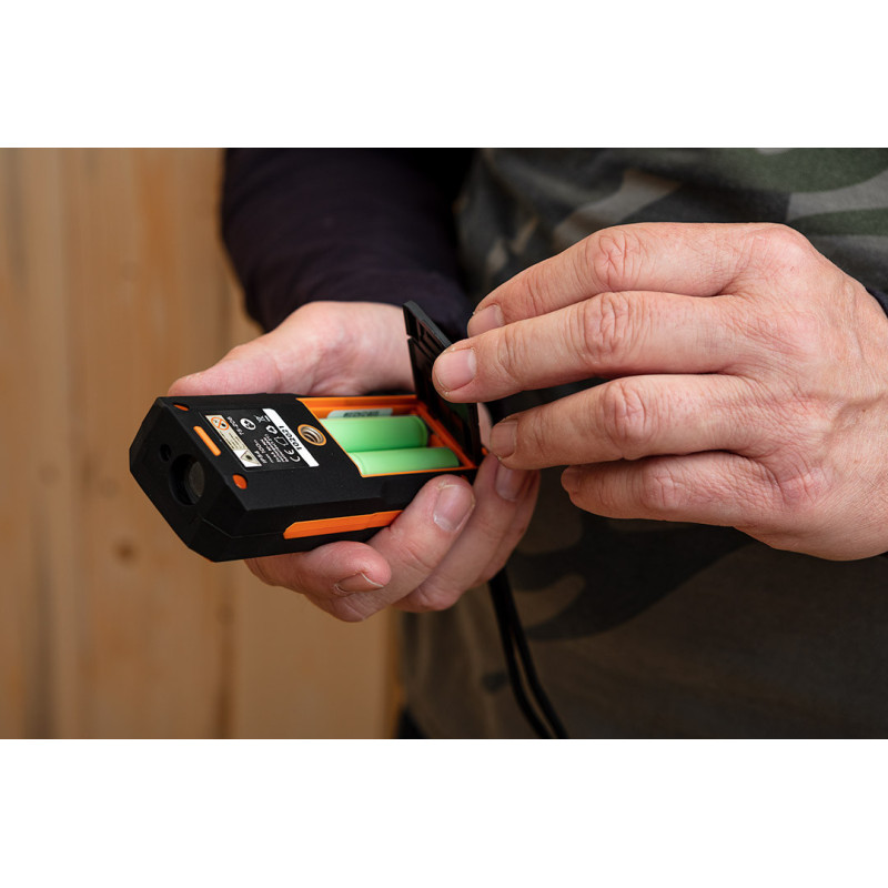 Лазерний далекомір NEO Tools 75-206, 100 м, точність ±2 мм, IP54, USB-C, професійний.