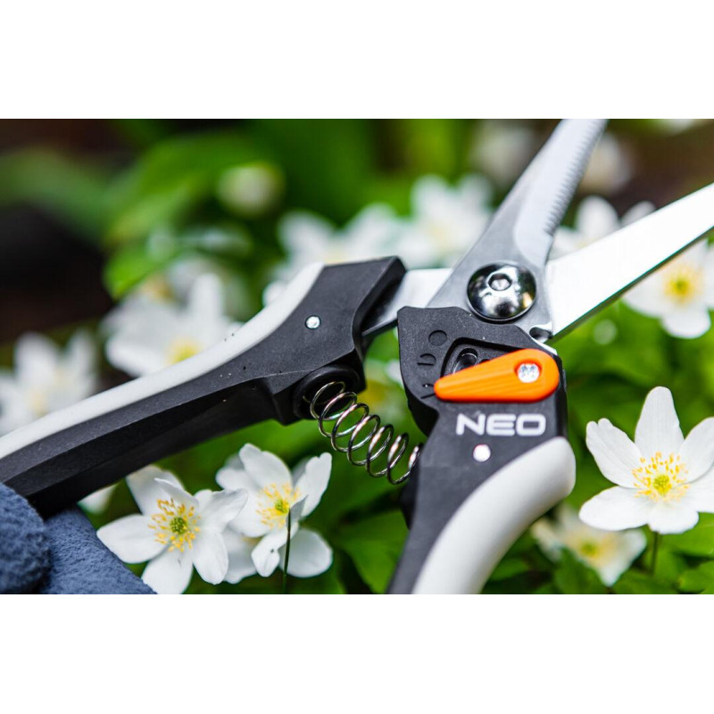 Універсальний сектор Neo Tools 210 мм, арт. 15-208 – для багатьох застосувань