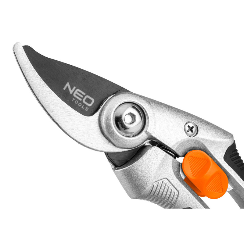 Сектор для саду Neo Tools, арт. 15-212 – 210 мм, обрізка гілок і пагонів