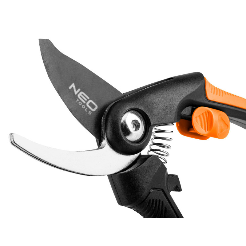 Сектор для саду Neo Tools, арт. 15-210 – 210 мм, обрізка гілок і пагонів