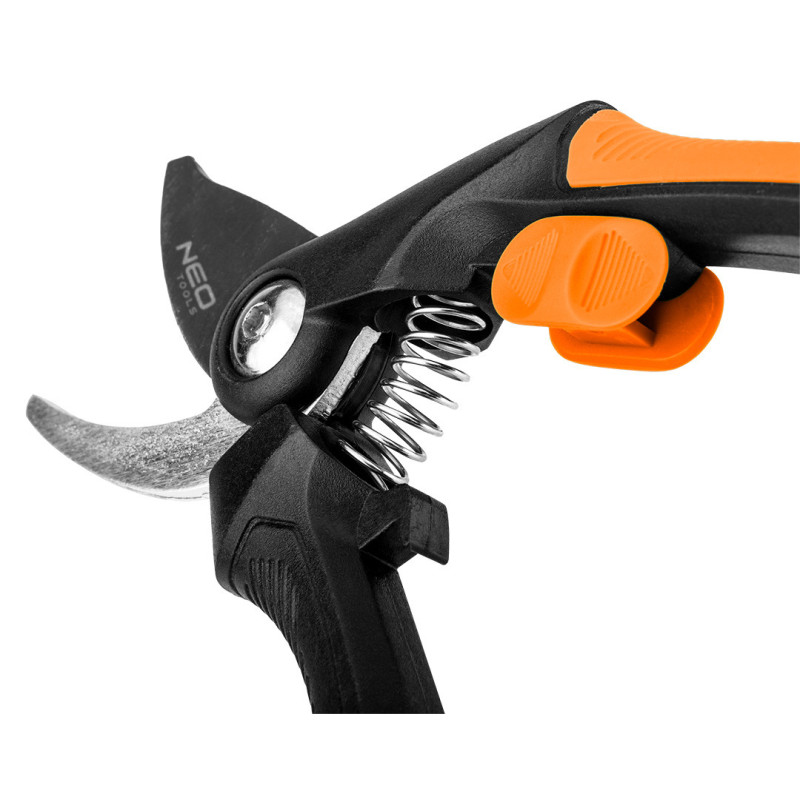 Сектор для саду Neo Tools, арт. 15-210 – 210 мм, обрізка гілок і пагонів